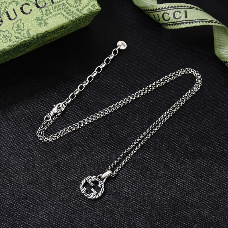 G*u*i necklaces